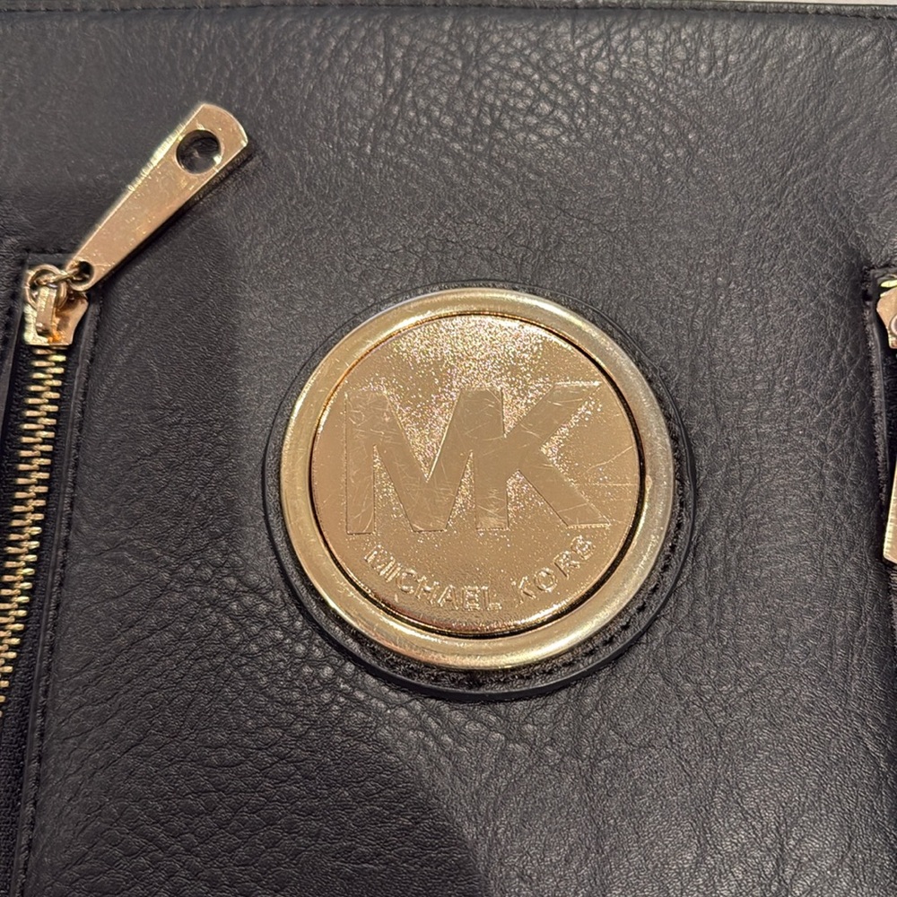 Michael Kors Lilian Crossbody Bag Black and Gold - Picture 2 of 3